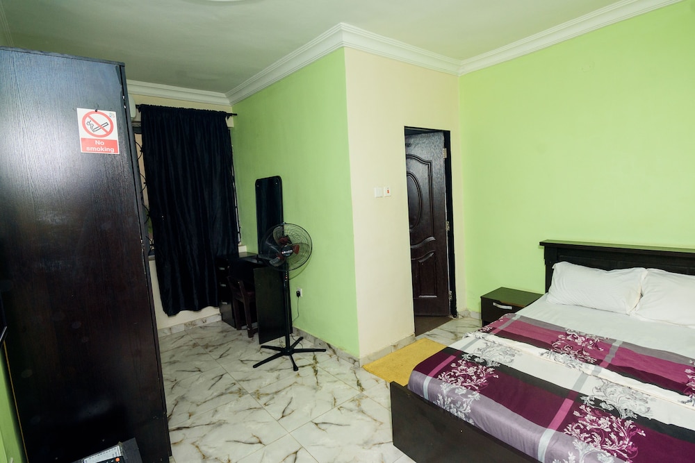 Standard Room photo 2