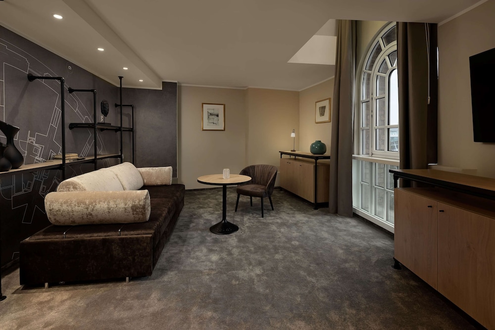 Suite, 1 King Bed (Culture Duplex) thumbnail 5
