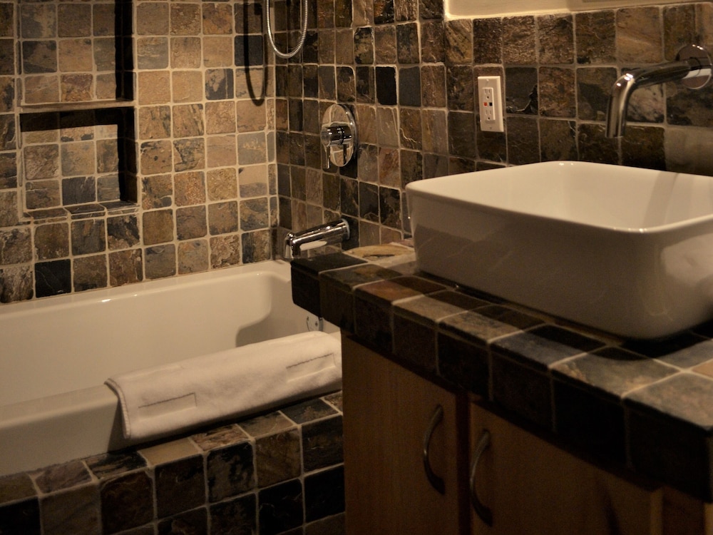 Standard Double Room, Private Bathroom photo 3