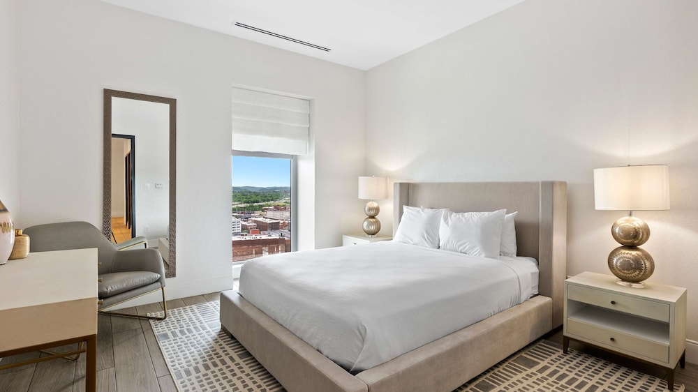 Room, 2 Bedrooms, City View