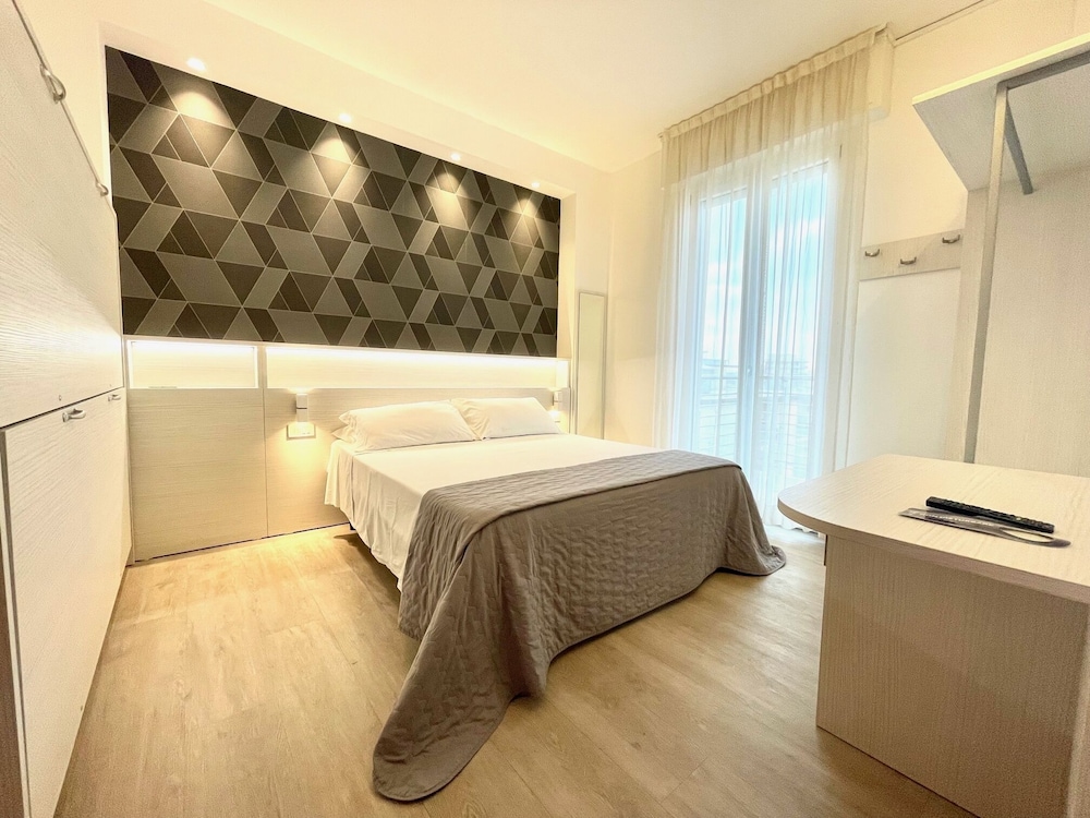 Design Double or Twin Room photo 2