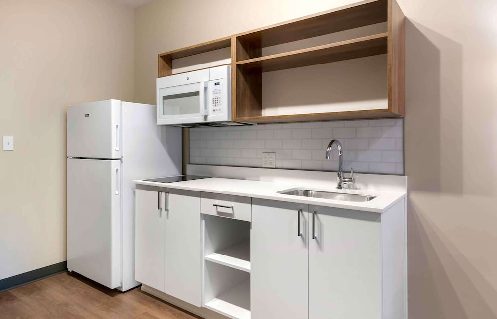Standard Studio, 2 Queen Beds, Non Smoking, Refrigerator (Microwave) - Photo 4