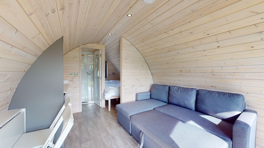Luxury Glamping Pod (Dog/Pet Friendly) photo 2