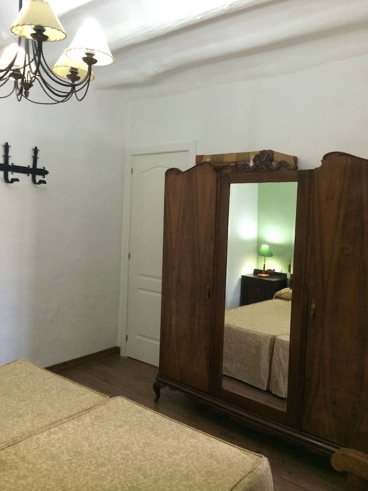Twin Room, 2 Twin Beds, Shared Bathroom (Verde) photo 3