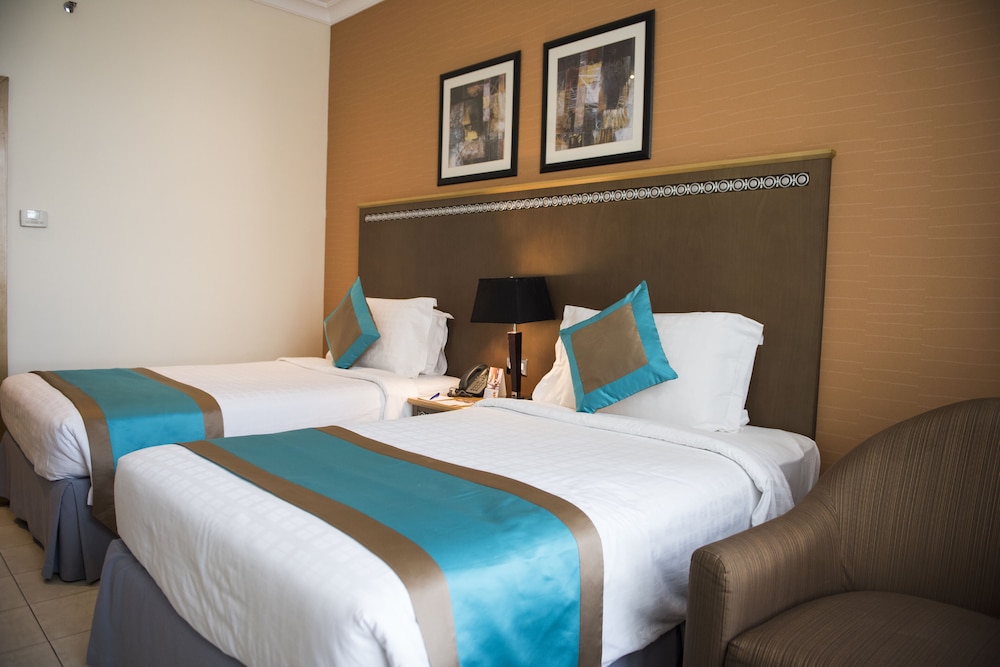 Standard Room, 2 Twin Beds, Pool View - Photo 1