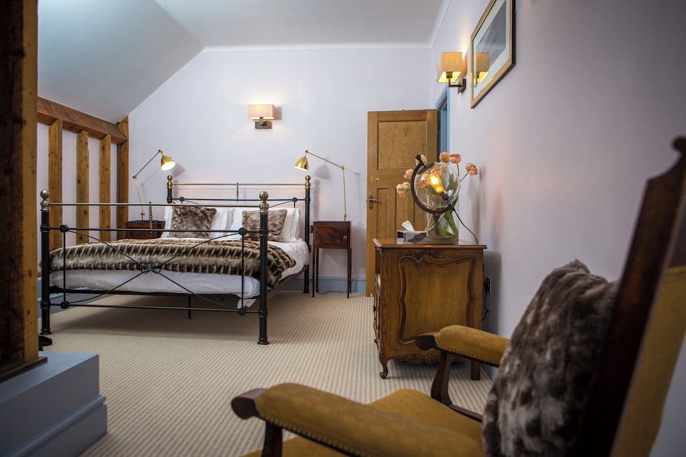 Deluxe Suite, Lake View