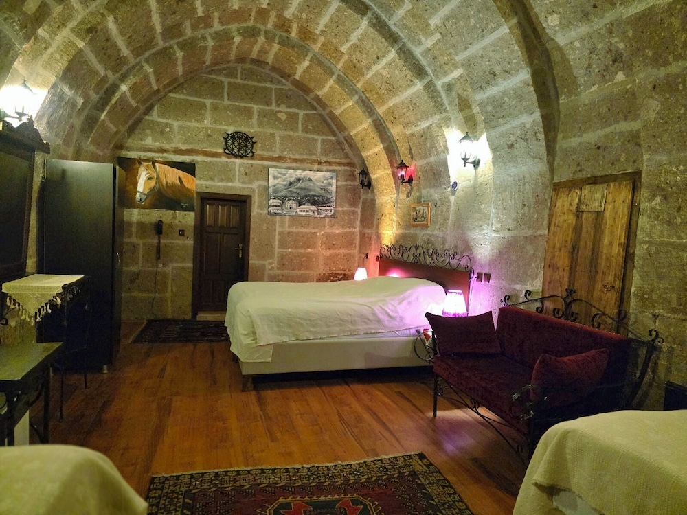 Deluxe Double or Twin Cave Room photo 1