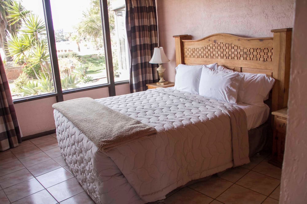 Family Chalet, 2 Bedrooms, Pool View