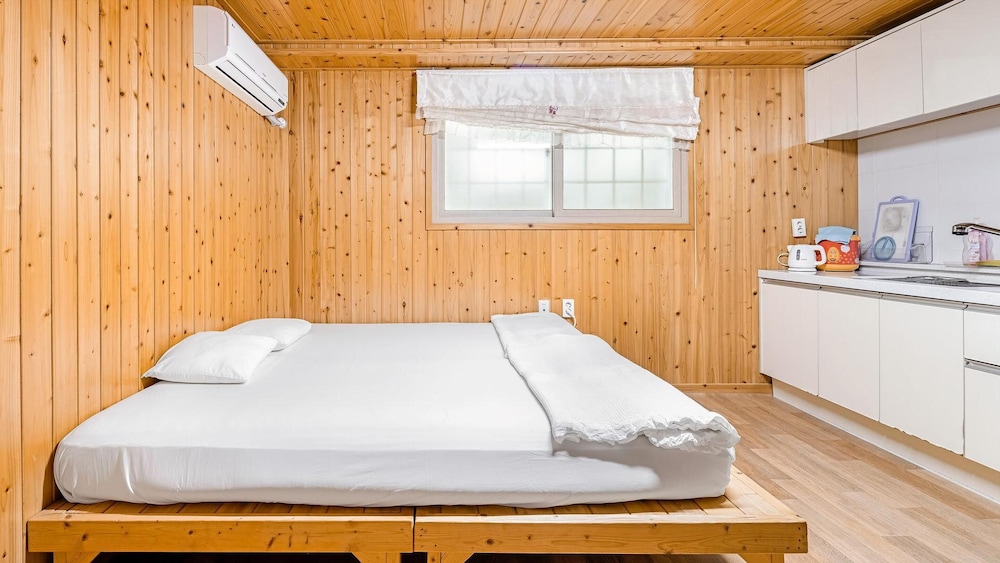 Basic Room, 1 Bedroom (Big Room (103ho)) - Photo 3
