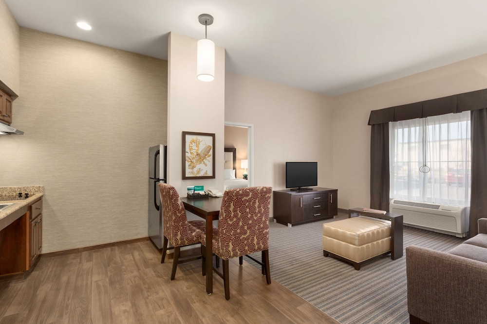 Suite, 2 Queen Beds, Accessible, Non Smoking - Photo 2