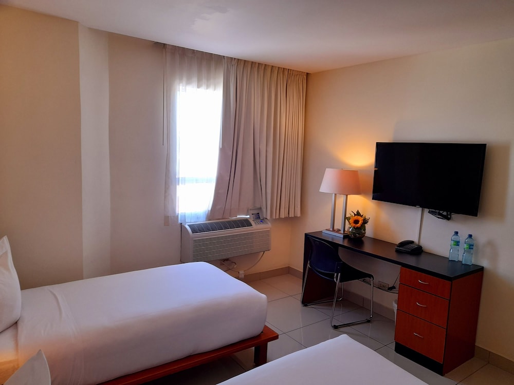 Standard Room, 2 Twin Beds, Non Smoking - Photo 3
