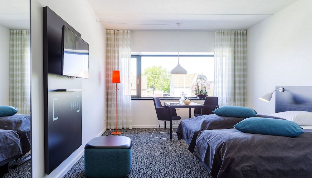 Business Twin Room, 2 Twin Beds - Photo 3