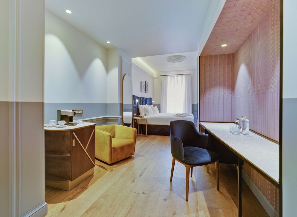 Double Room, City View (Catalina) thumbnail 5