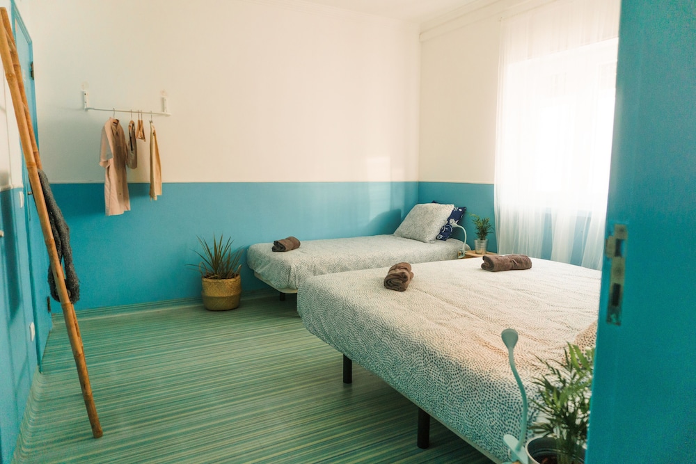 1 Bed at mixed dormitory for 3 people with private bathroom photo 3