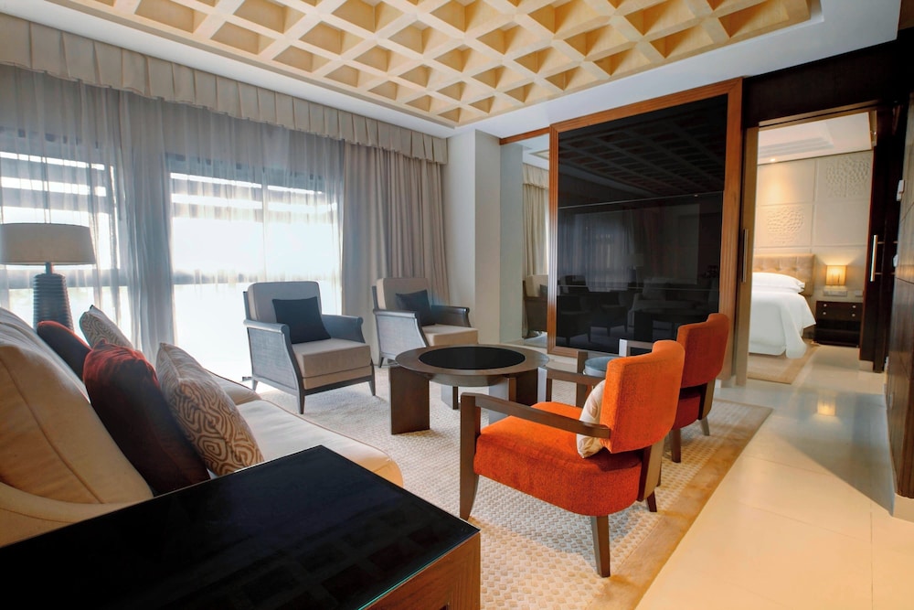 Club Suite, 1 King Bed - Photo 1