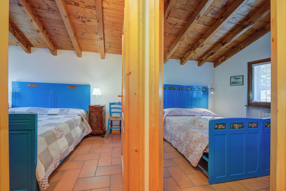 Family Villa, Multiple Bedrooms, Mountainside (Villa Il Castagno Few Min From Beach) photo 2