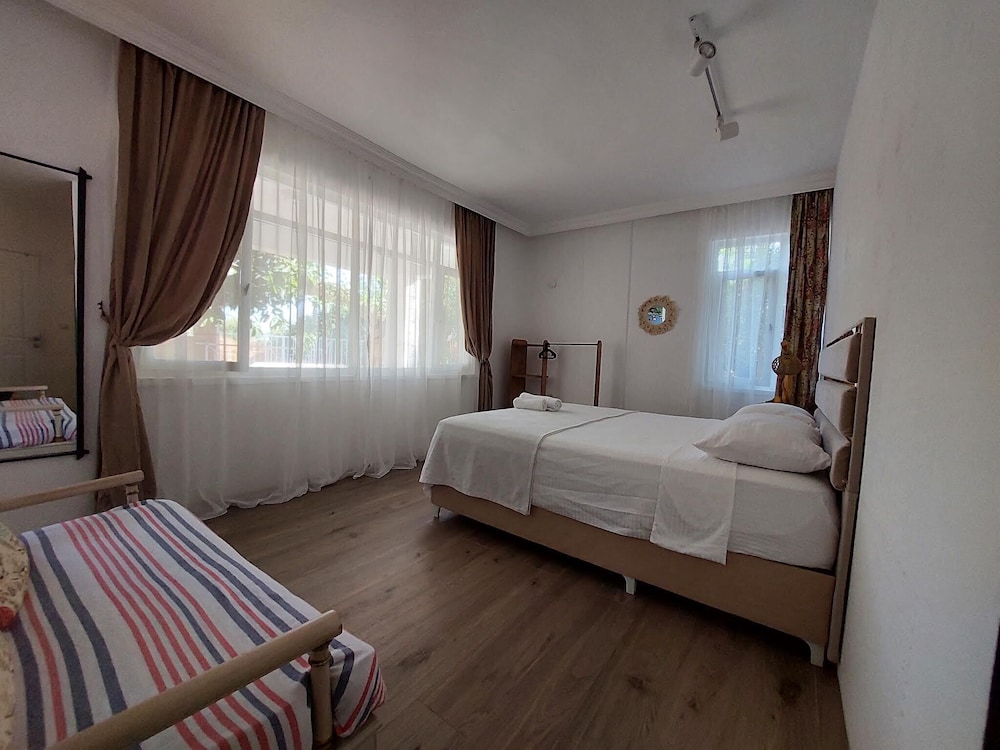 Exclusive Studio, Multiple Beds, Beachside photo 2