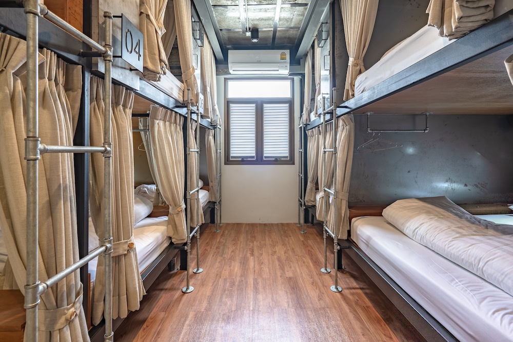 Signature Shared Dormitory, 1 Double Bed photo 2