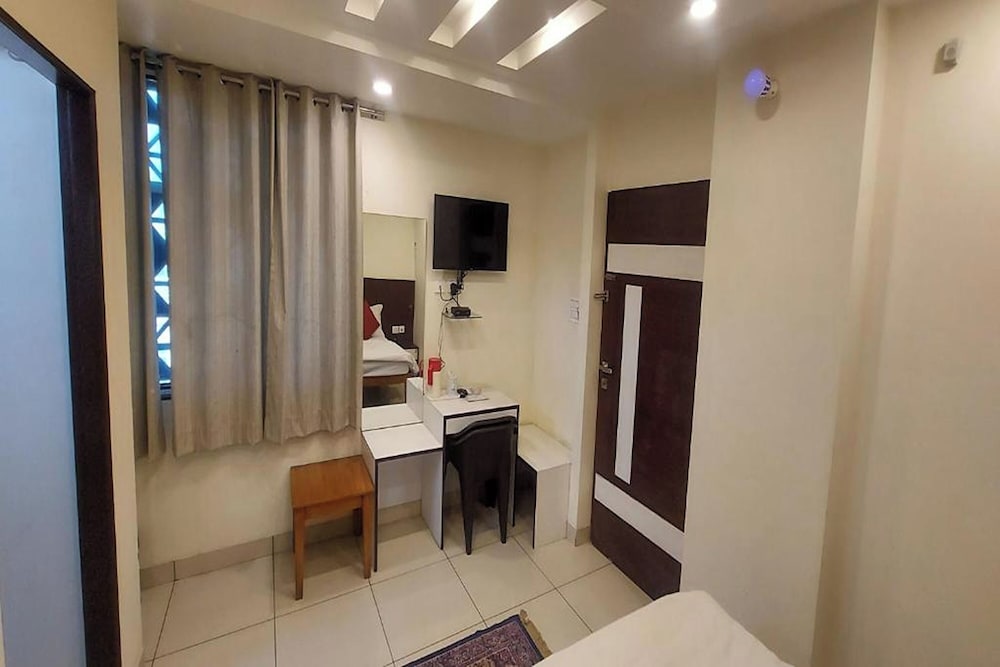 Deluxe Room - Photo 6