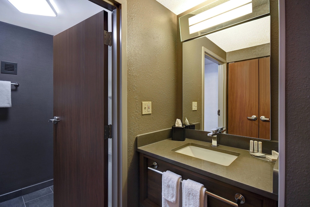 Room, 2 Queen Beds - Photo 4