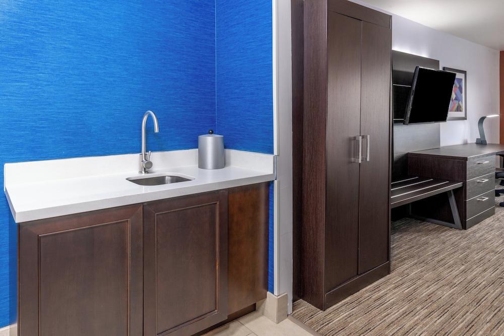 Suite, 2 Queen Beds, Accessible Bathtub, Non Smoking (Communications, Accessible Tub) photo 1