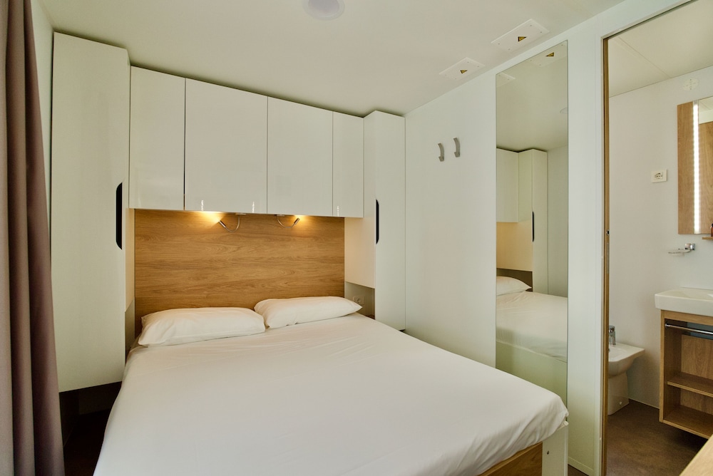 Executive Mobile Home, 2 Bedrooms photo 2