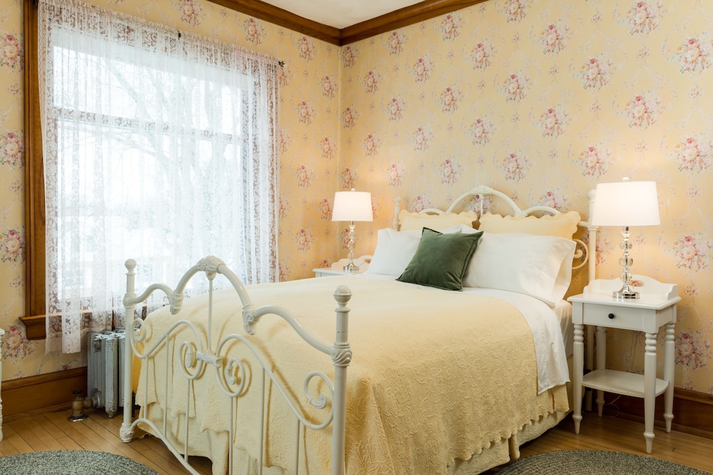 Deluxe Double Room, 1 Queen Bed, Fireplace photo 2