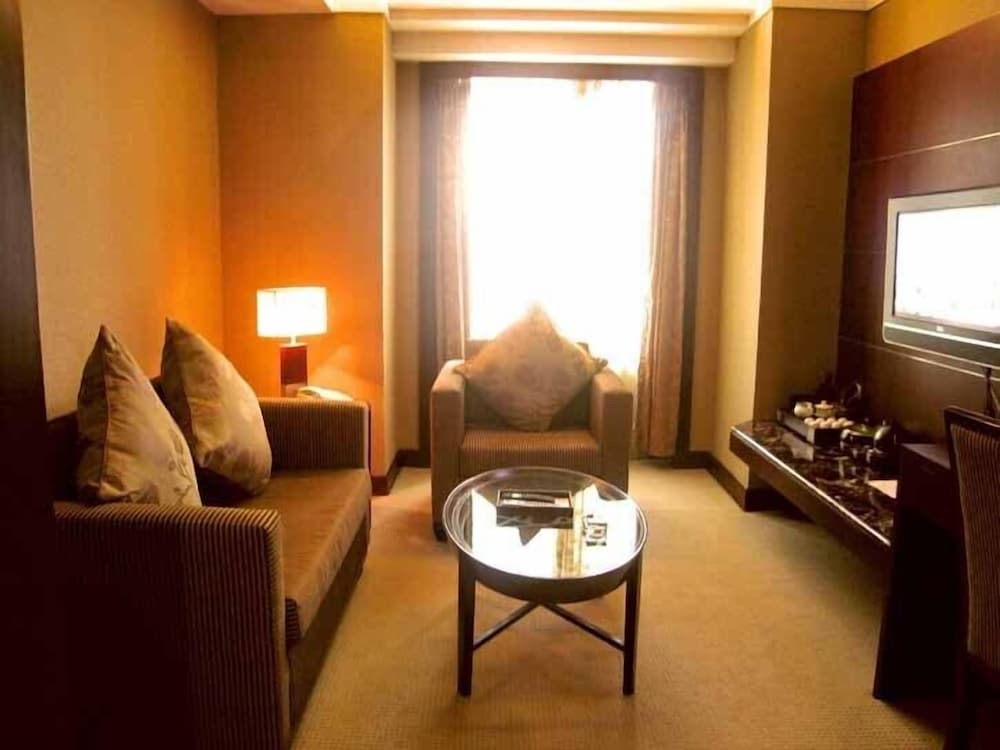Suite, 1 King Bed, Non Smoking (Leonora Suite)