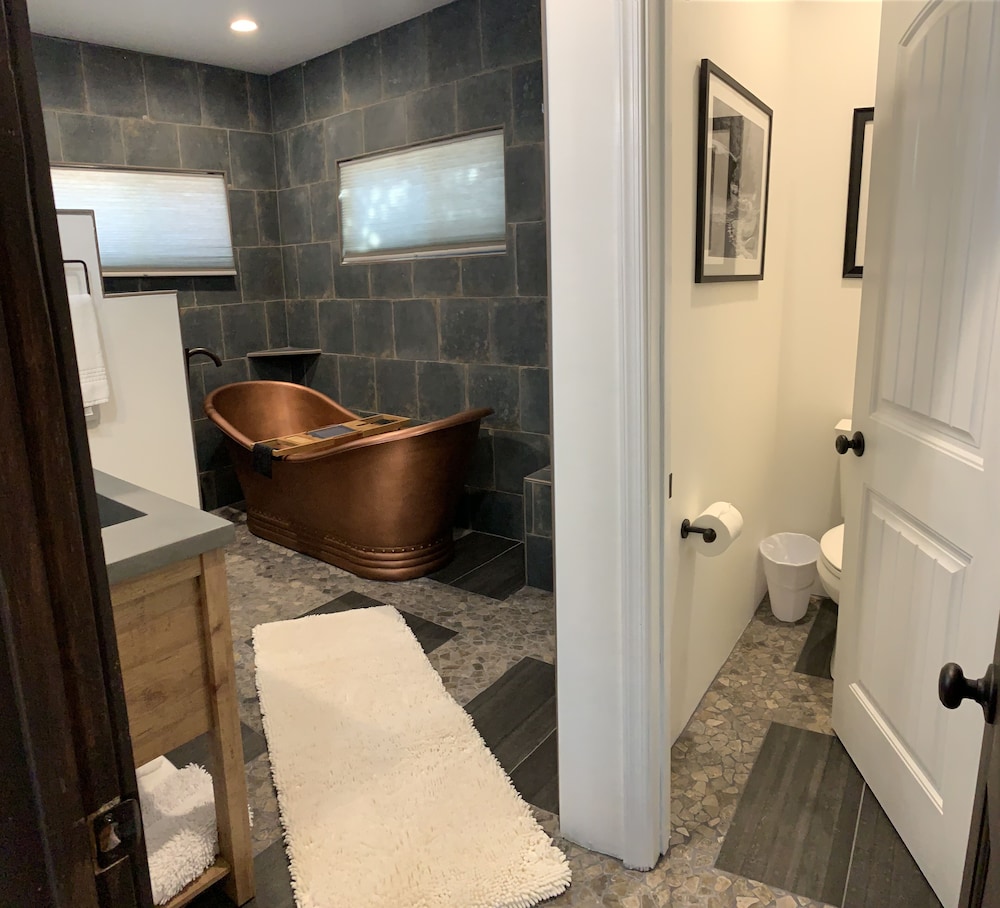 Tuctu (Luxury King Suite, Mountain View) photo 3