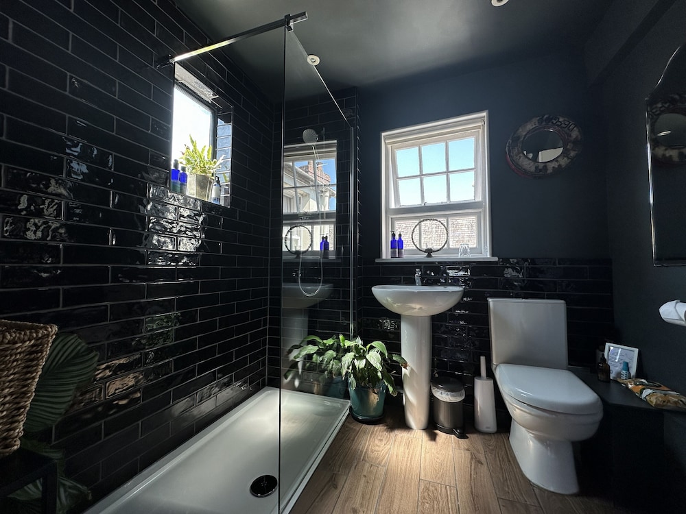 Comfort Double Room, Shared Bathroom (Dartmoor Main House) photo 2