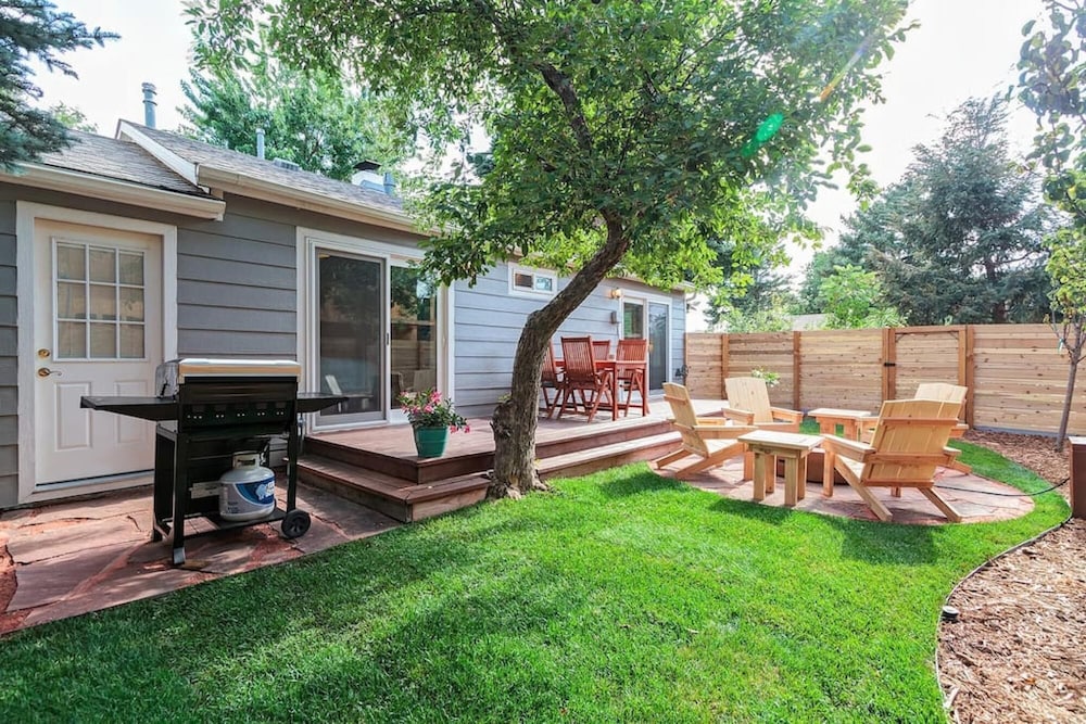 Modern Littleton Cottage 2 Blocks to Main Pets Fenced Backyard Firepit, Bilde 17
