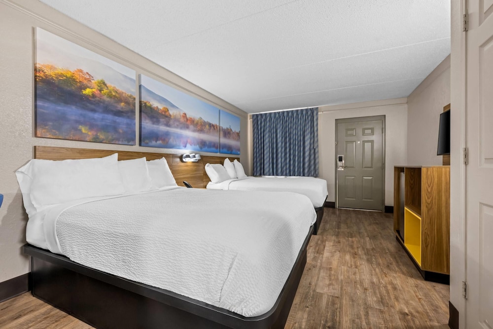 Room, 2 Queen Beds, Non Smoking - Photo 4