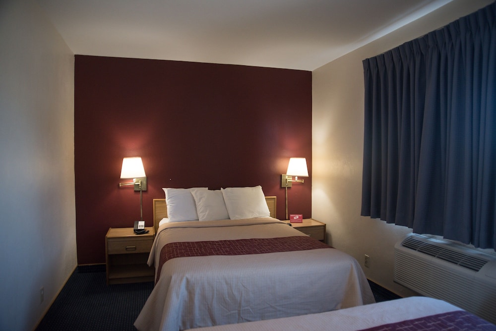 Deluxe Room, Non Smoking (3 Double Beds) - Photo 1