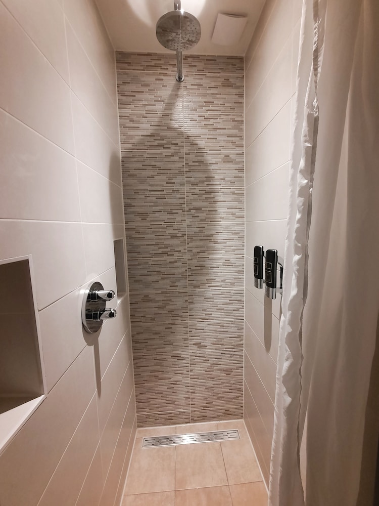 Basic Room, Shared Bathroom