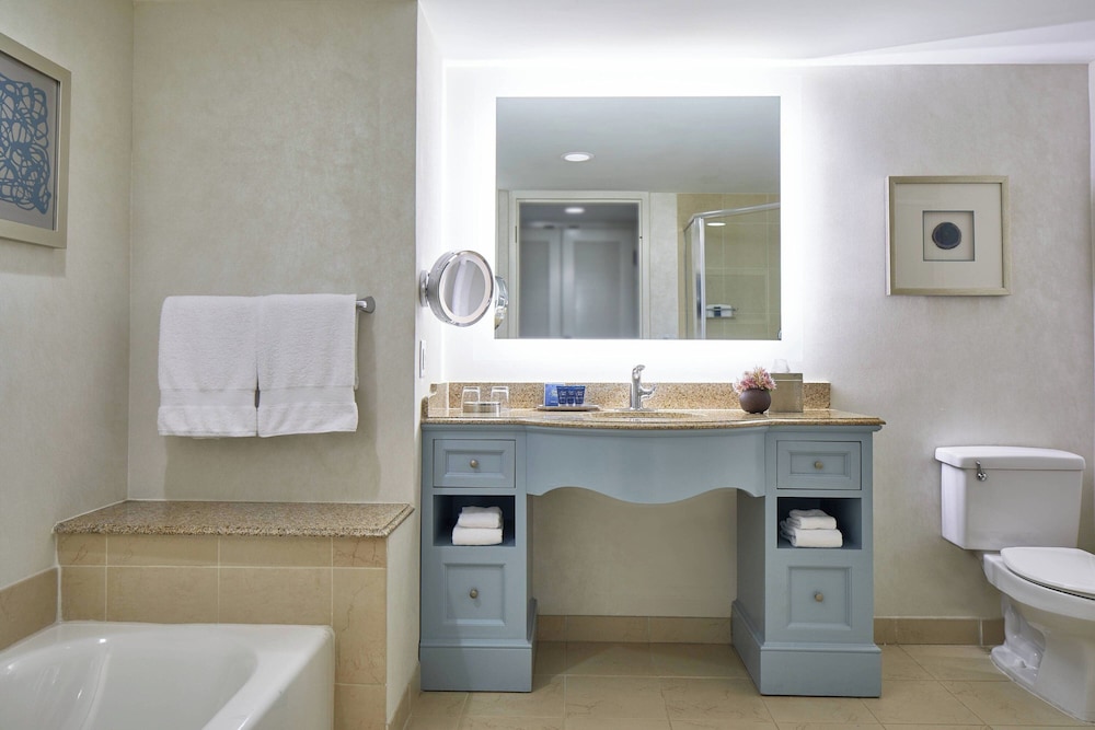 Premium Room, 1 King Bed, Marina View - Photo 9