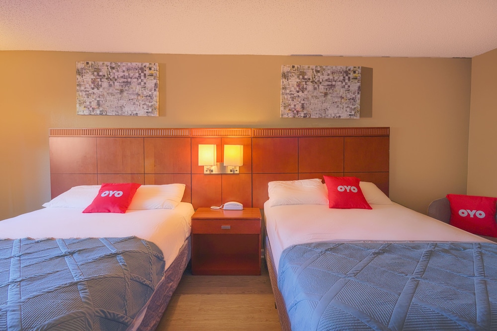 Room, 2 Queen Beds, Smoking photo 3