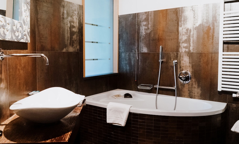 Exclusive Suite - Photo 16