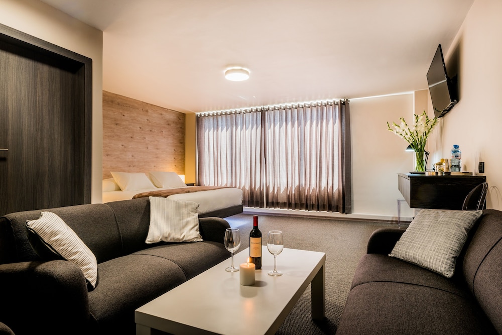 Superior Suite, 1 King Bed (Street view) photo 1