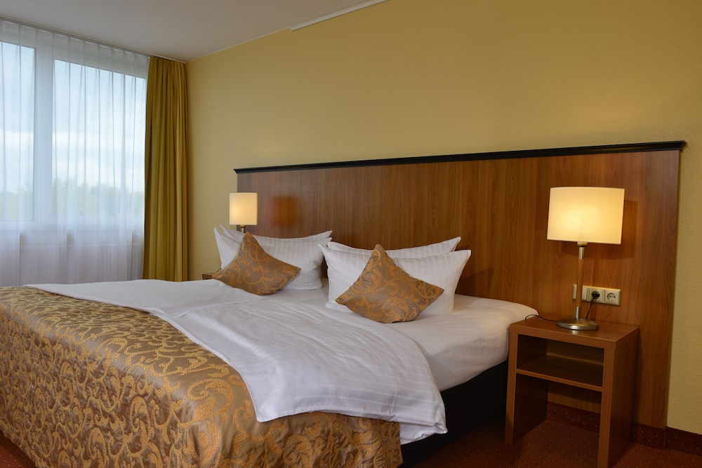 Standard Triple Room (partly Basel or mountain view) - Photo 2