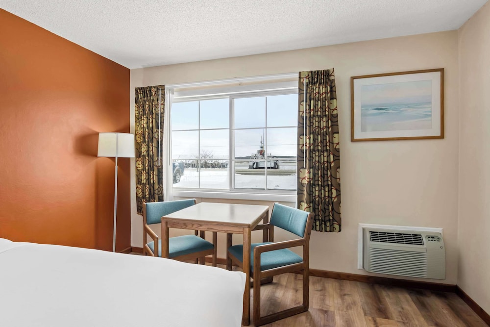 Room, 2 Queen Beds, Accessible, Non Smoking