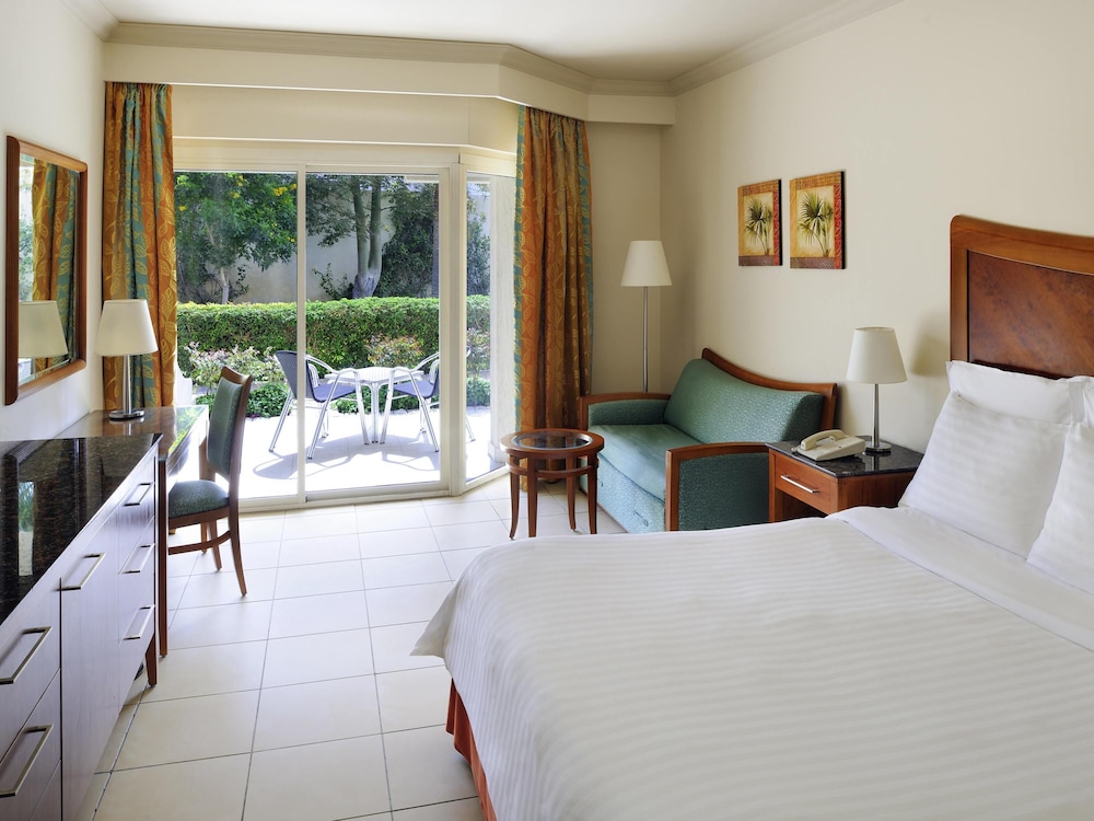 Standard Room, 1 King Bed, Garden View, Mountainside - Photo 3