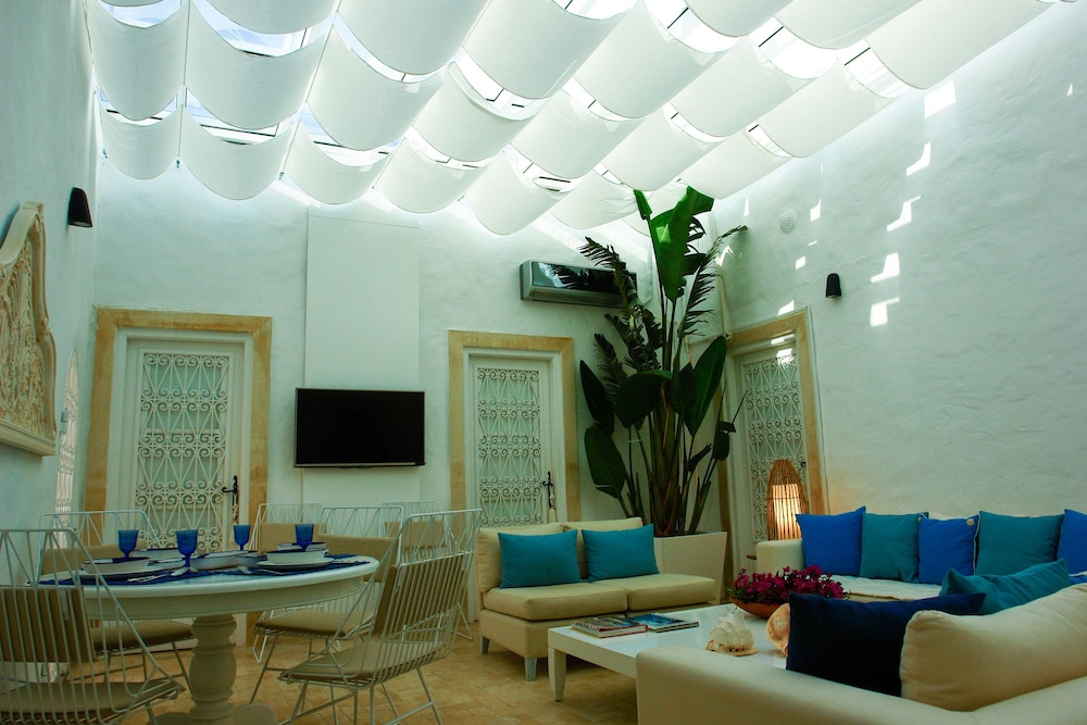 Villa photo 1