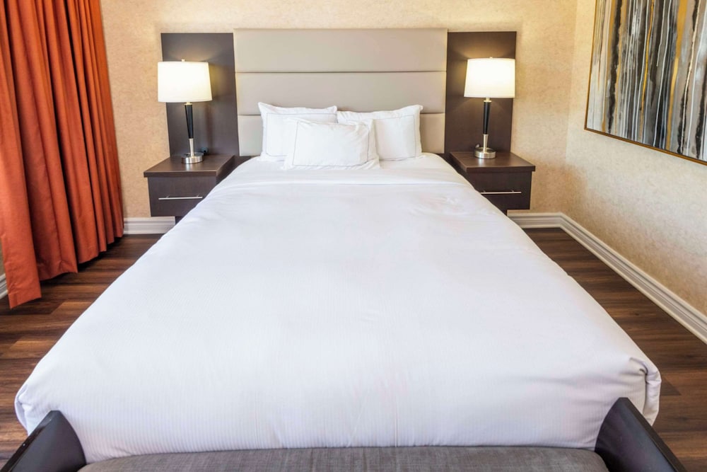 Suite, 2 Queen Beds, Non Smoking (Upgrade) - Photo 3
