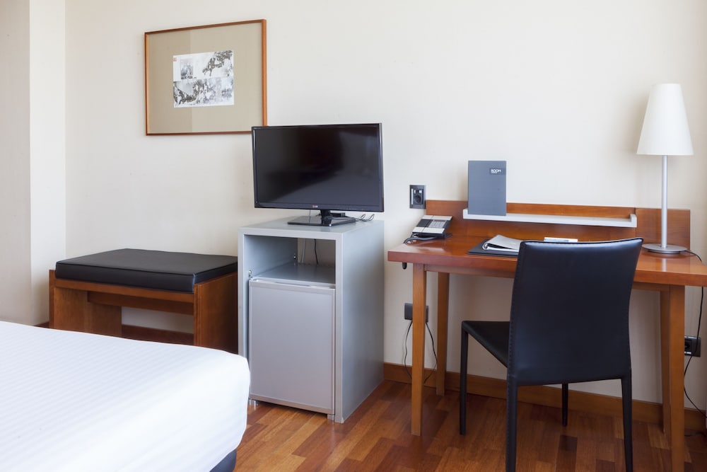 Standard Room, 2 Twin Beds thumbnail 6