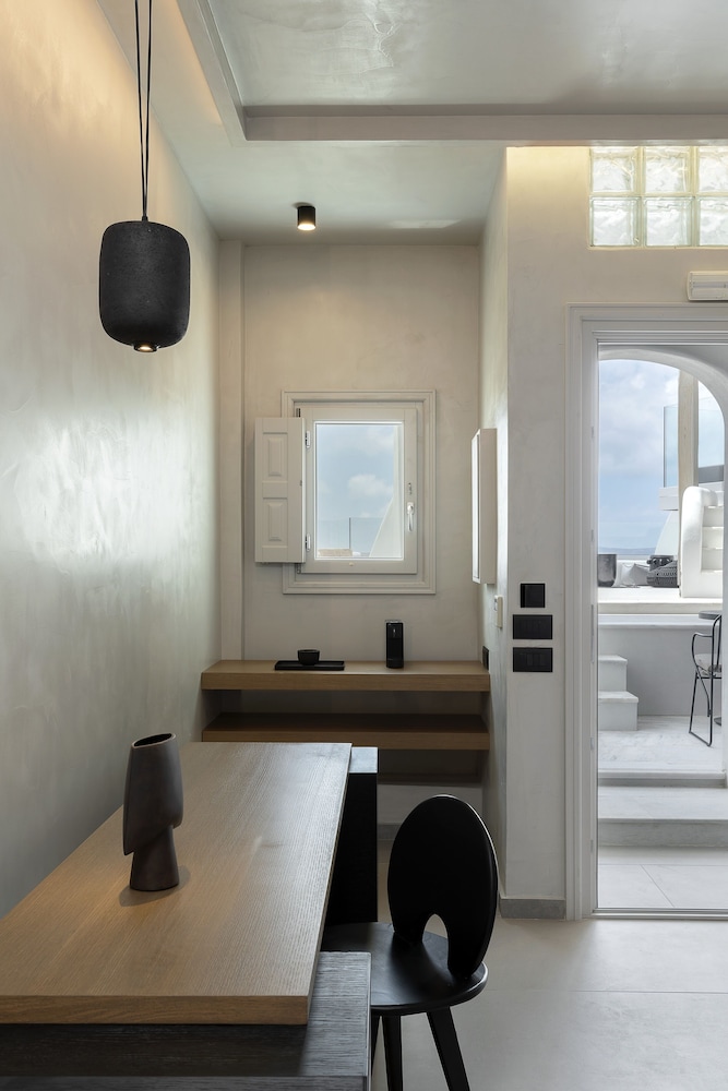 Cave Suite outdoor Hot tub , Sea View