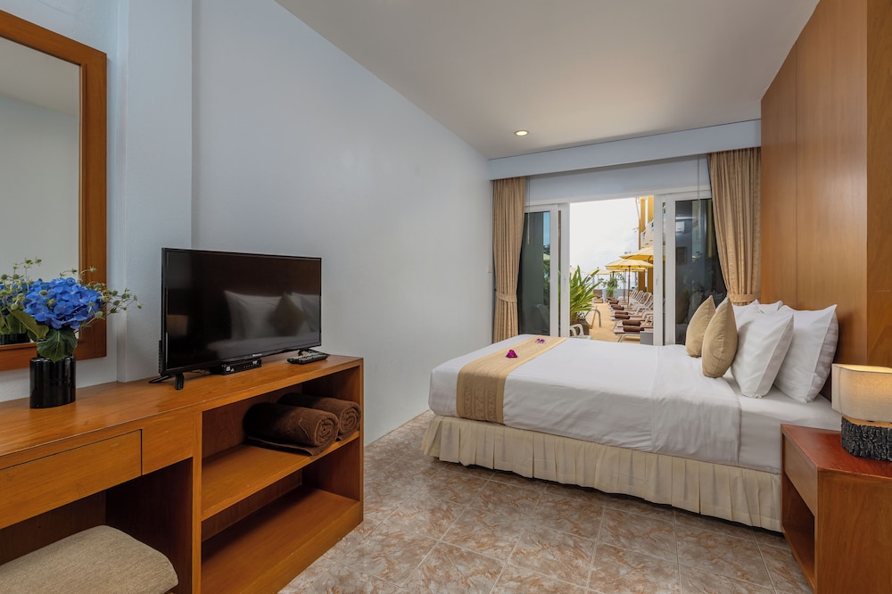 Seaview Studio With Pool Access photo 1