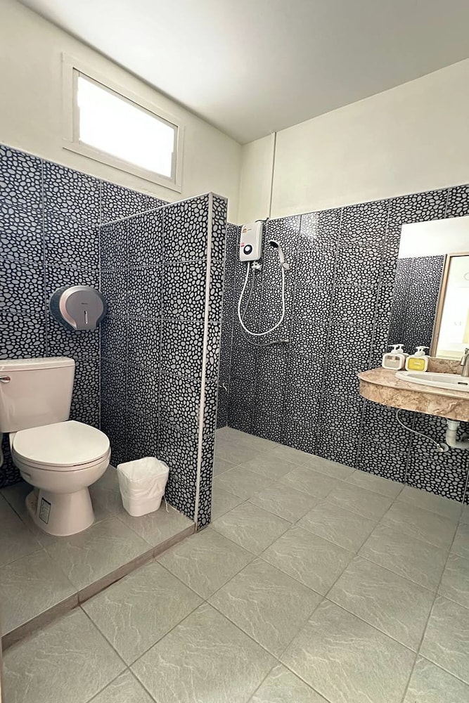 Twin Room - Photo 13