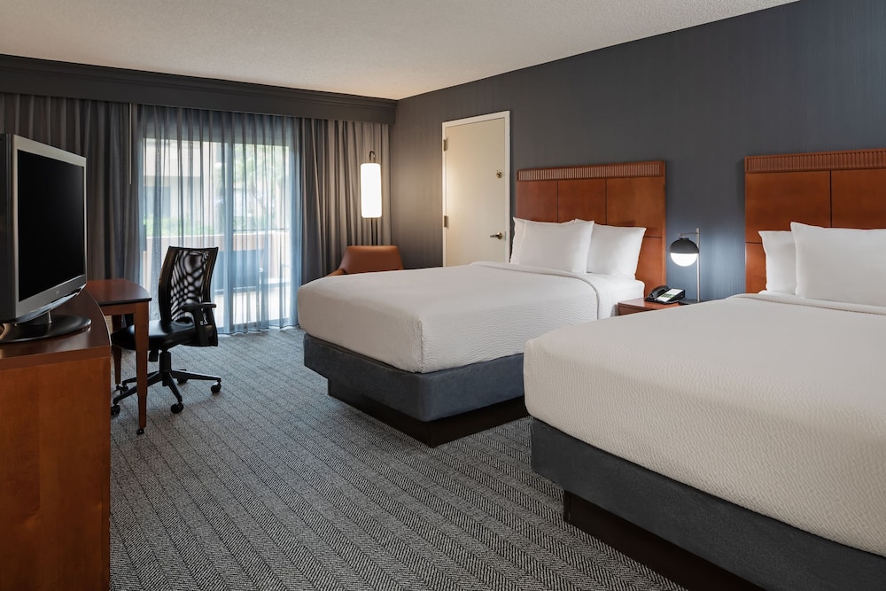 Room, 2 Double Beds (Mobility/Hearing Access, Roll-In Shwr) - Photo 1
