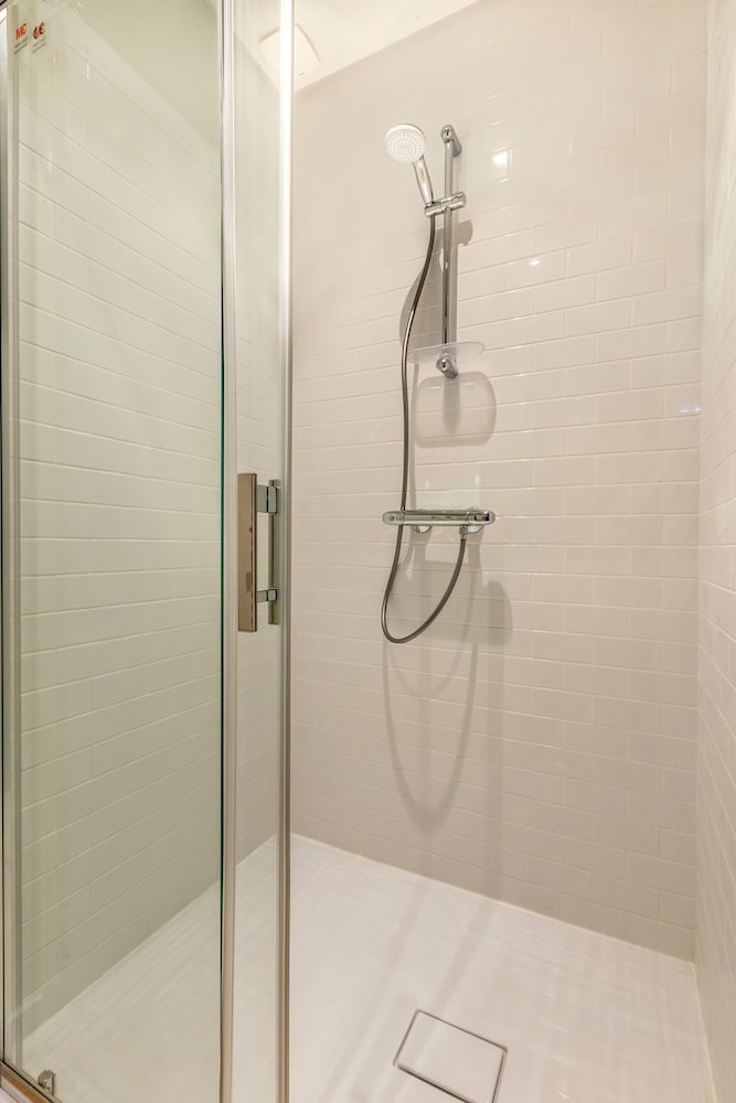Apartment, Ensuite, City View - Photo 20