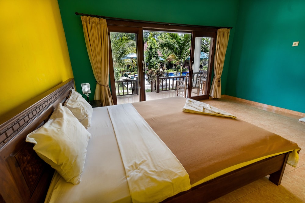 Deluxe Bungalow, Pool View photo 3